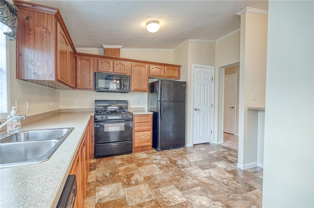 89 Delaware Drive Cheswick, PA 15024 - Photo 8 of 20 a kitchen with stainless steel appliances granite countertop a refrigerator stove and sink