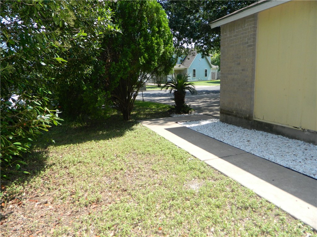 8804 Springmail Circle, Unit A Austin, TX 78729 - Photo 5 of 7