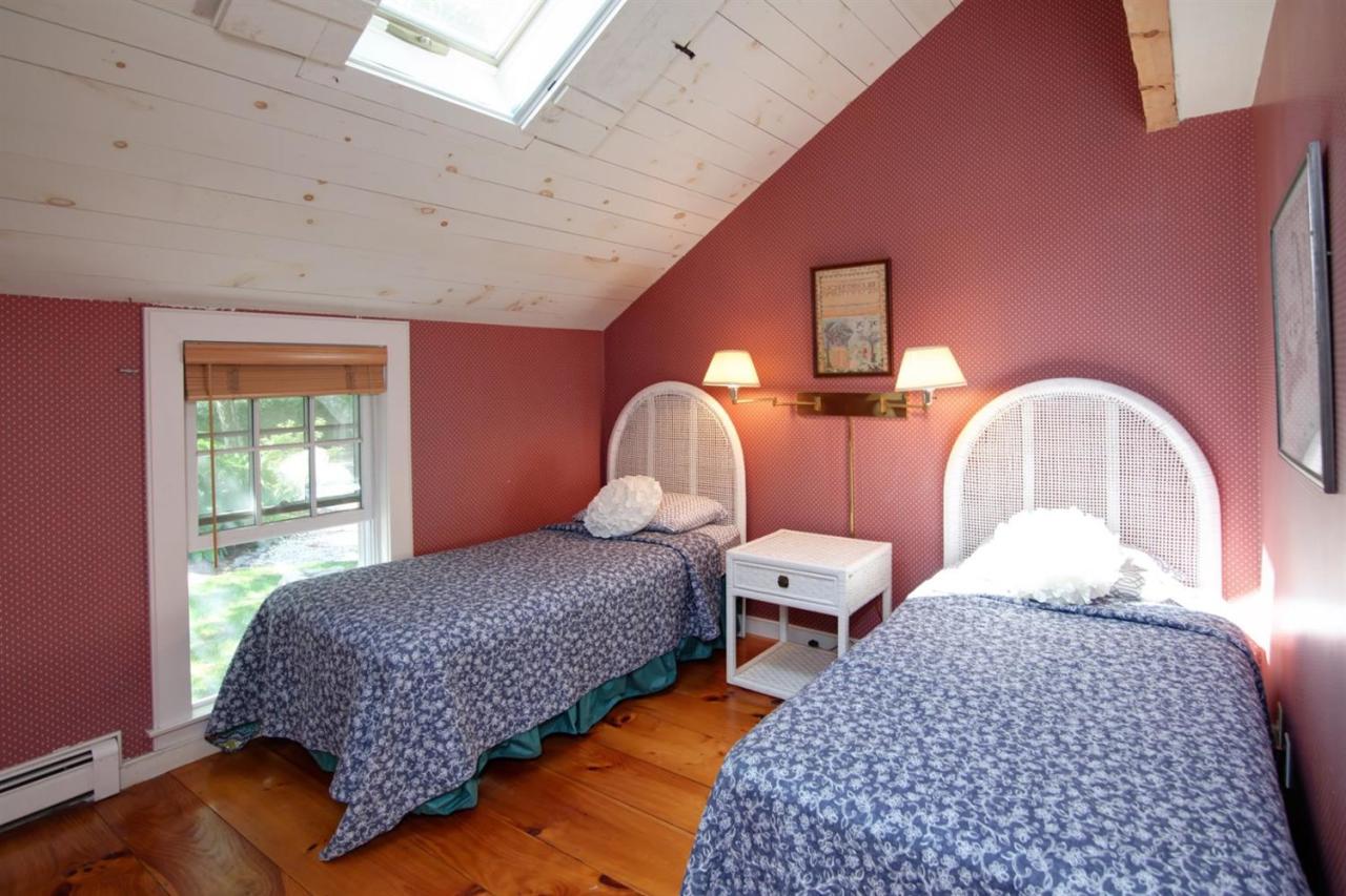 43 Brant Rock Road, Unit 43 Mashpee, MA 02649 - Photo 9 of 16 a bedroom with bed and window