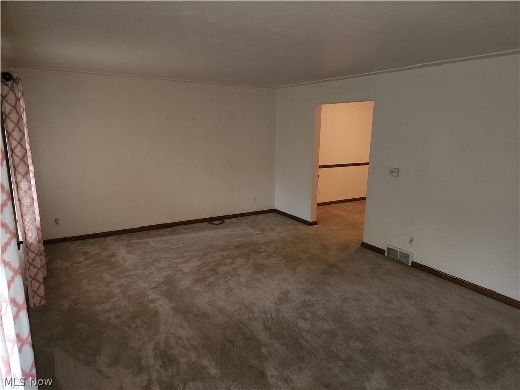 9740 Struthers Road New Middletown, OH 44442 - Photo 10 of 35 Living Room