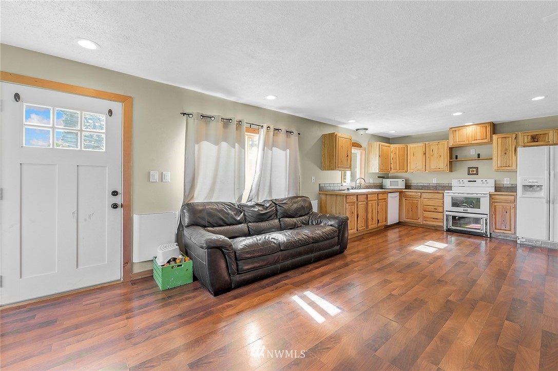 2890 East Badger Road Everson, WA 98247 - Photo 14 of 38 a living room with furniture and kitchen view