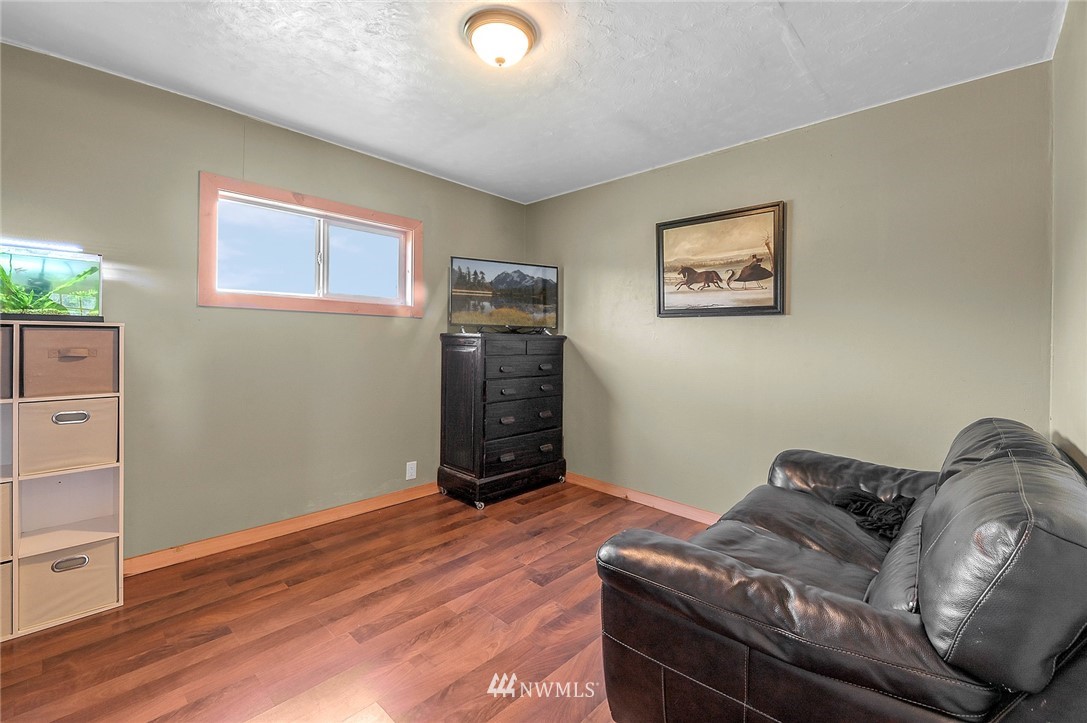 2890 East Badger Road Everson, WA 98247 - Photo 15 of 38 a living room with furniture