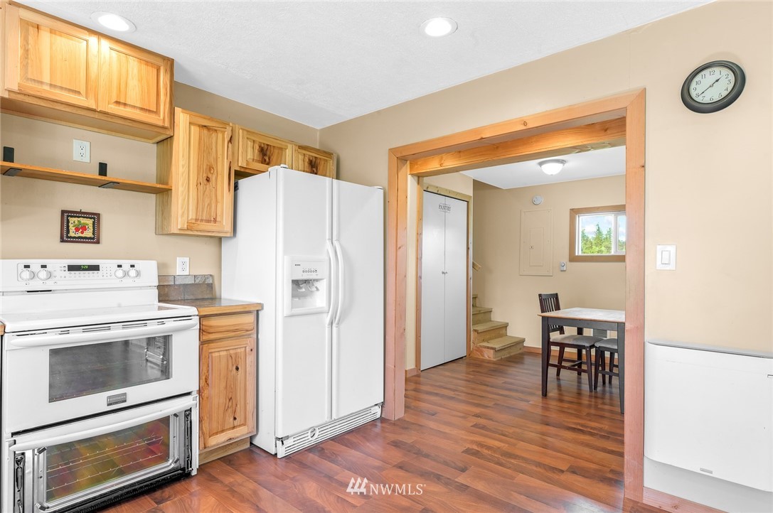 2890 East Badger Road Everson, WA 98247 - Photo 18 of 38 a kitchen with a stove a refrigerator and a stove top oven