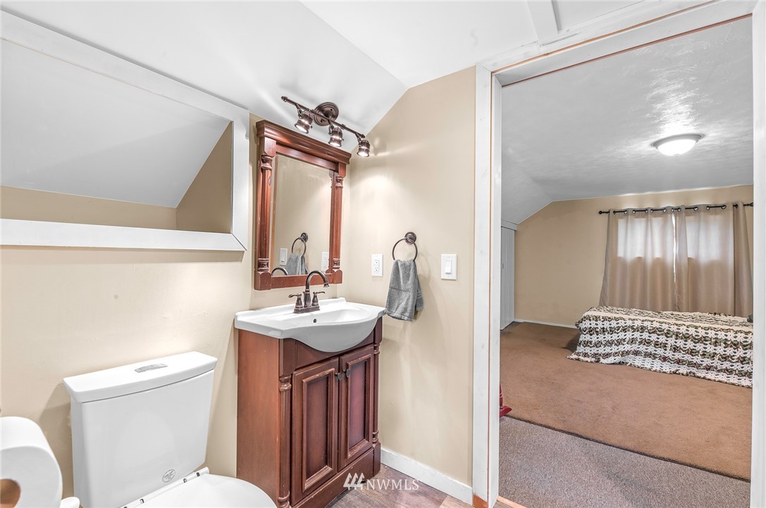2890 East Badger Road Everson, WA 98247 - Photo 33 of 38 a bathroom with a sink toilet and shower