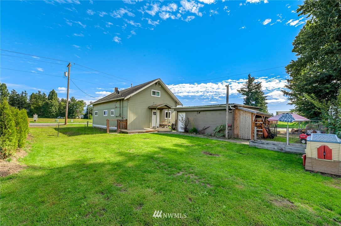 2890 East Badger Road Everson, WA 98247 - Photo 9 of 38 a front view of a house with garden