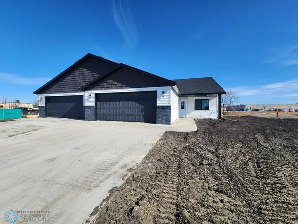 $329,900 | 1398 Prairie Lane, Wahpeton, ND 58075