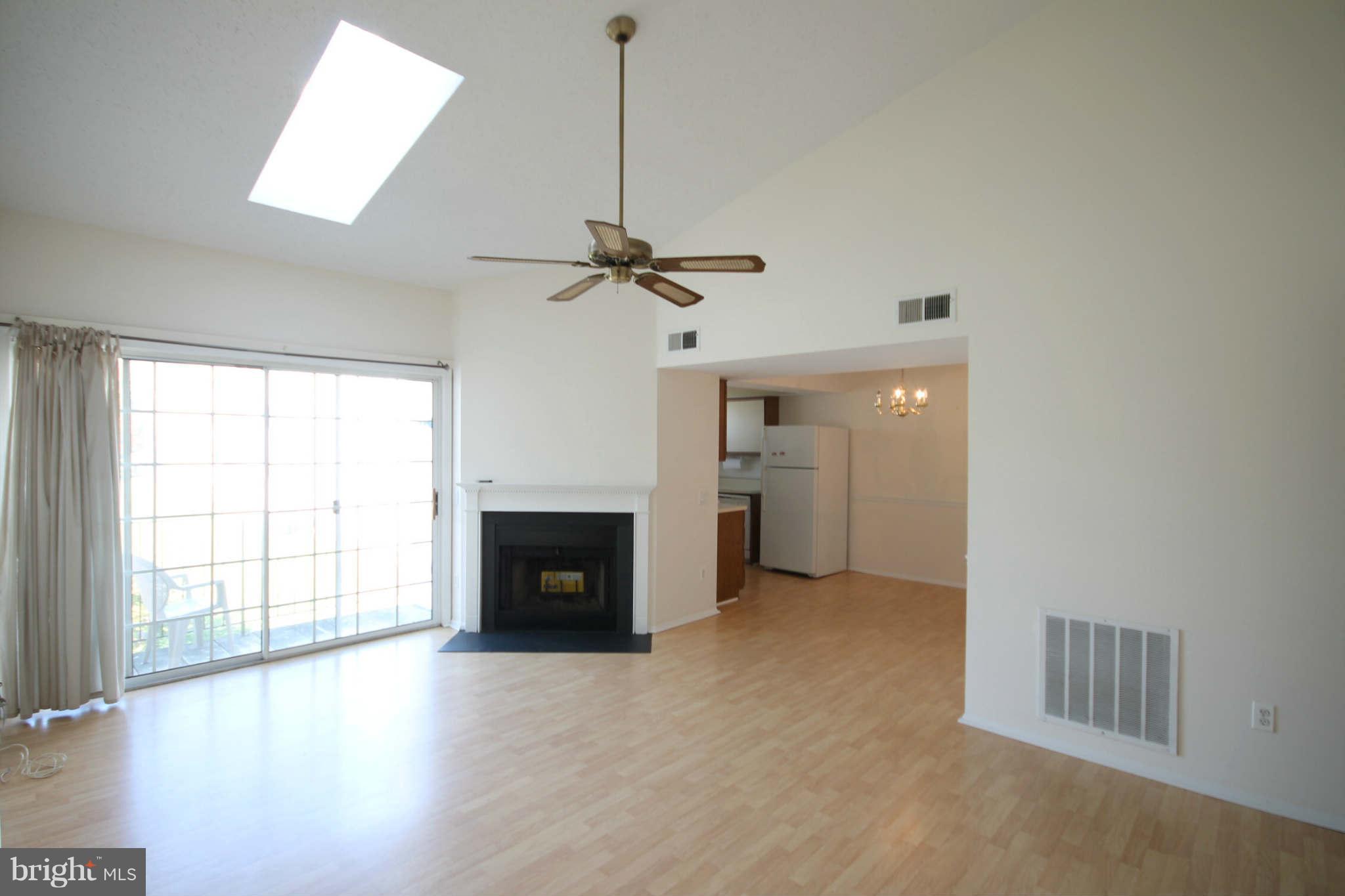 106 Fort Evans Road Southeast, Unit F Leesburg, VA 20175 - Photo 3 of 20 Living Room