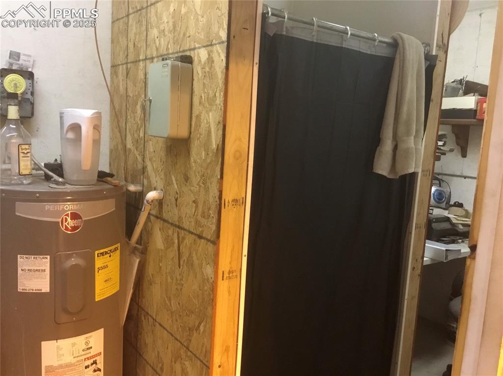 4407 Salt Cedar Road Fountain, CO 80817 - Photo 24 of 25 a bathroom with a shower and a mirror