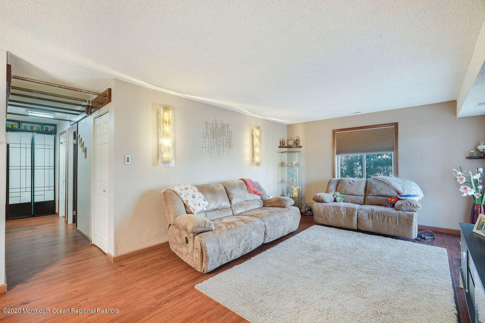 89 Northrup Drive, Unit 75 Brick, NJ 08724 - Photo 3 of 24 a living room with furniture and a window