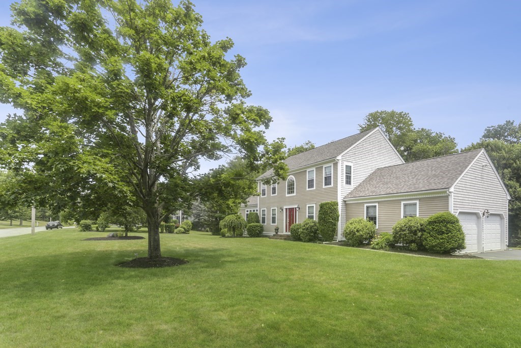 33 Howland Road Berkley, MA 02779 - Photo 3 of 26 Gallery Image 3