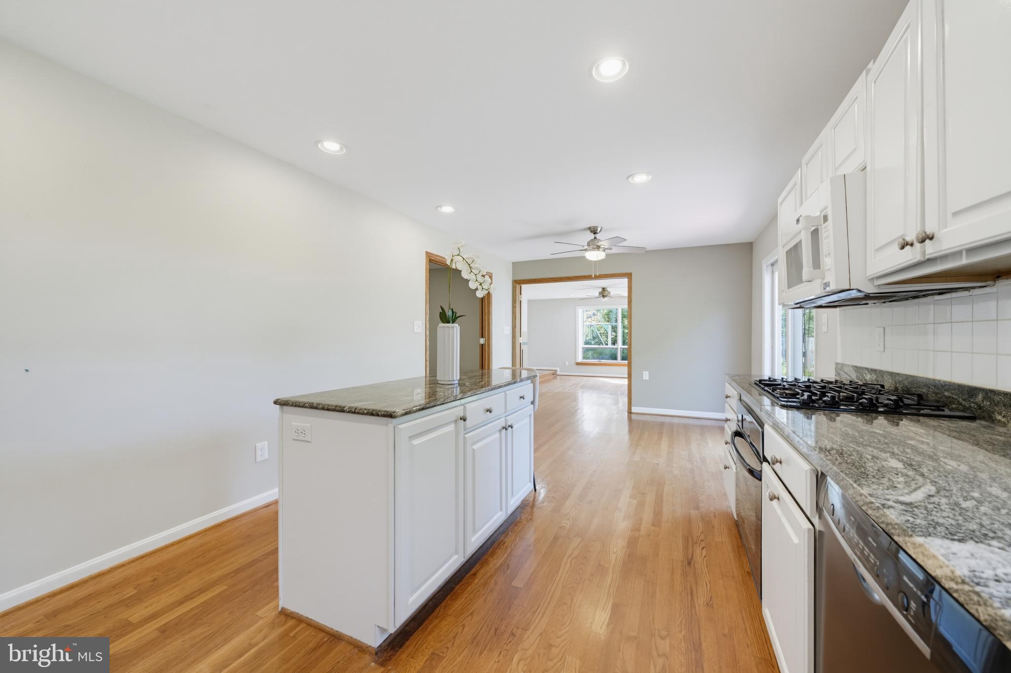 16818 Briardale Road Rockville, MD 20855 - Photo 20 of 45