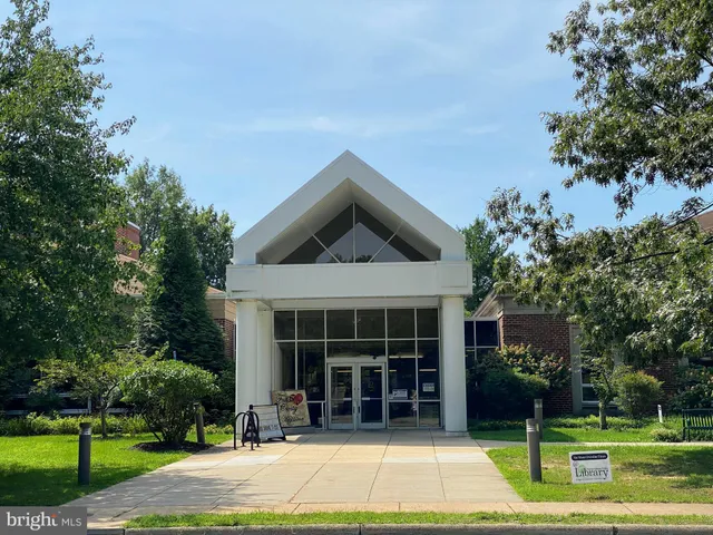 $4,150 | 1136 Arcturus Lane, Alexandria, VA 22308