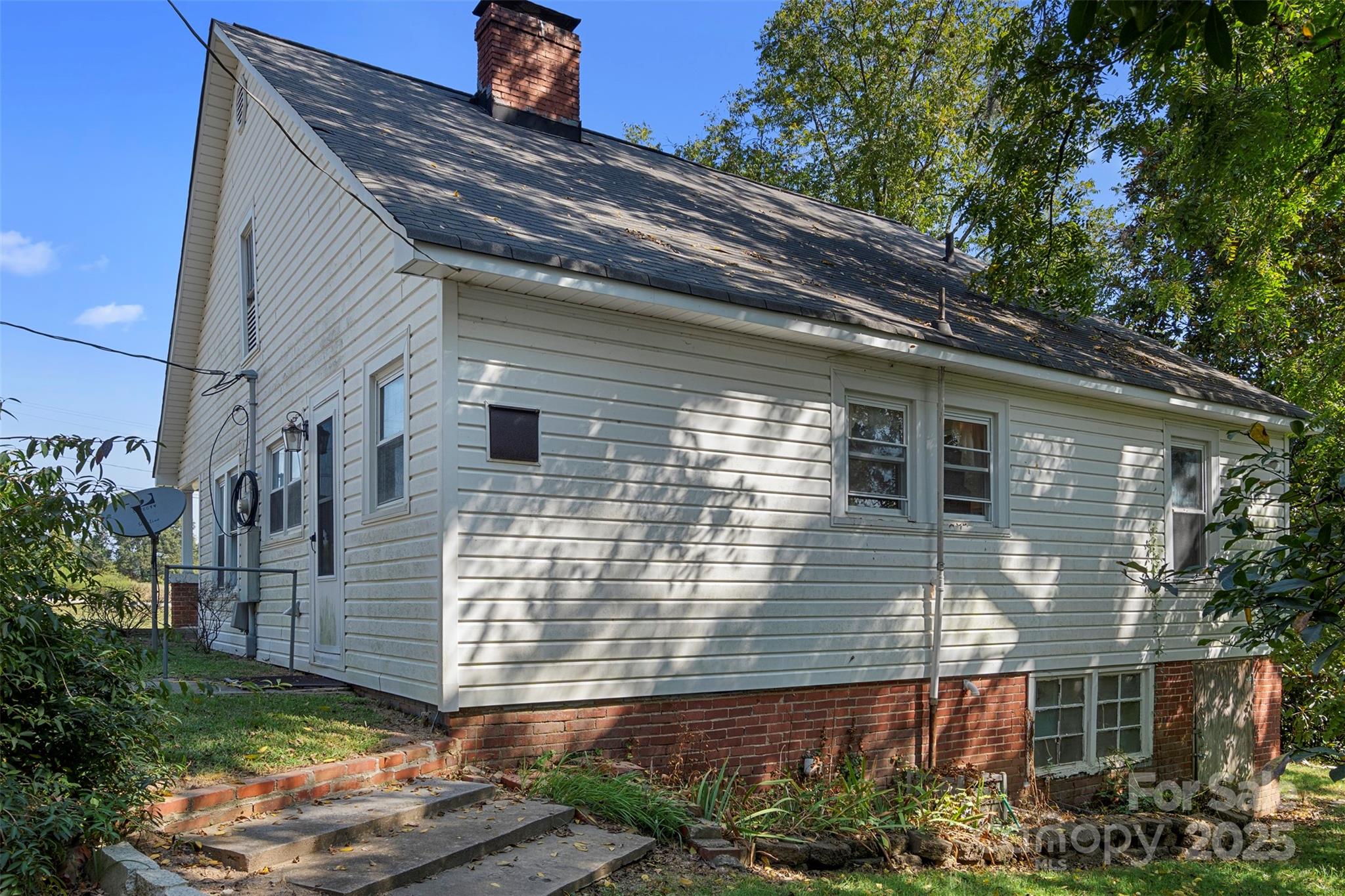 4601 Mooresville Road Kannapolis, NC 28081 - Photo 25 of 33 a front view of a house with a yard