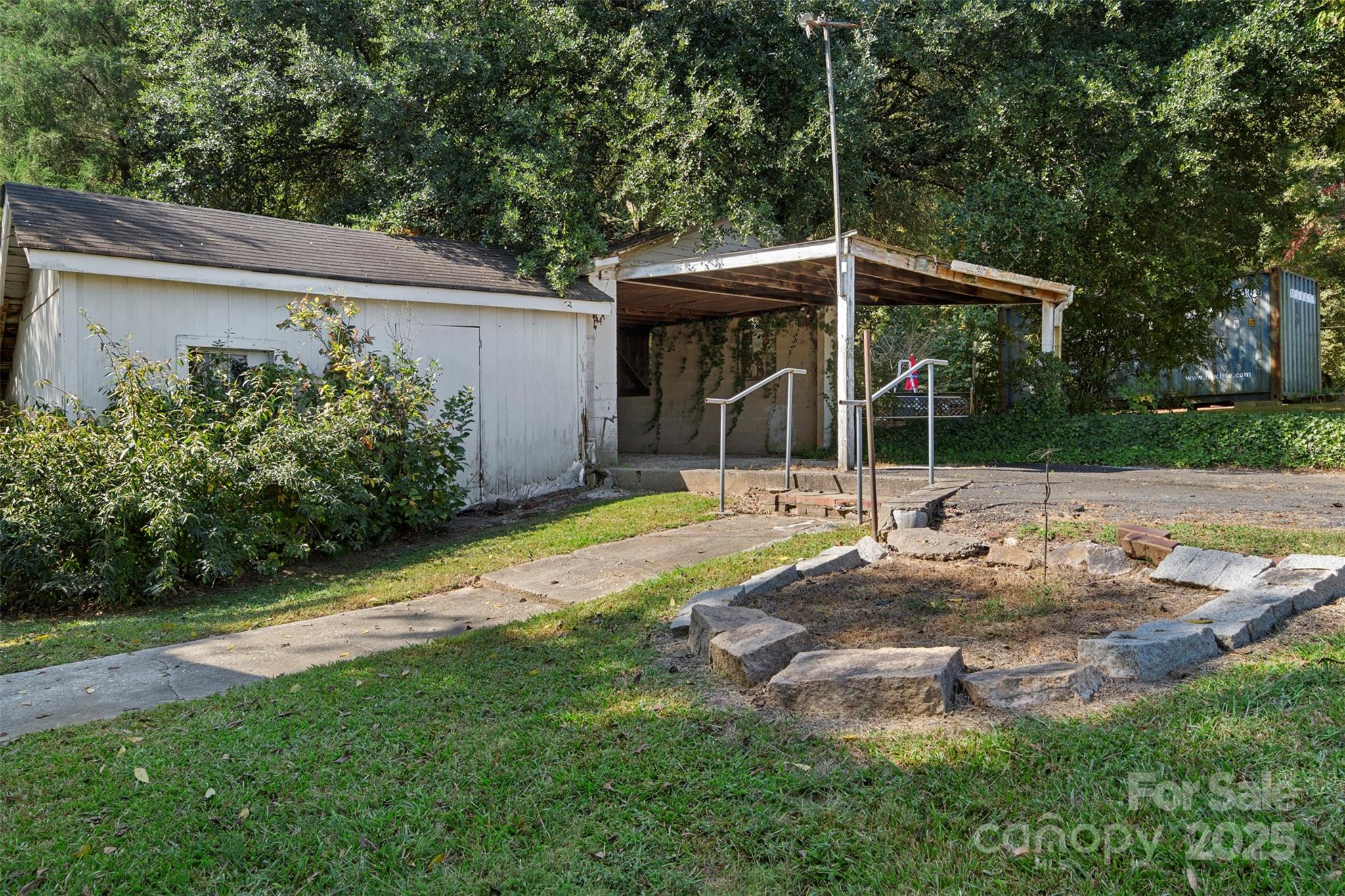 4601 Mooresville Road Kannapolis, NC 28081 - Photo 28 of 33 a backyard of a house with barbeque oven and table