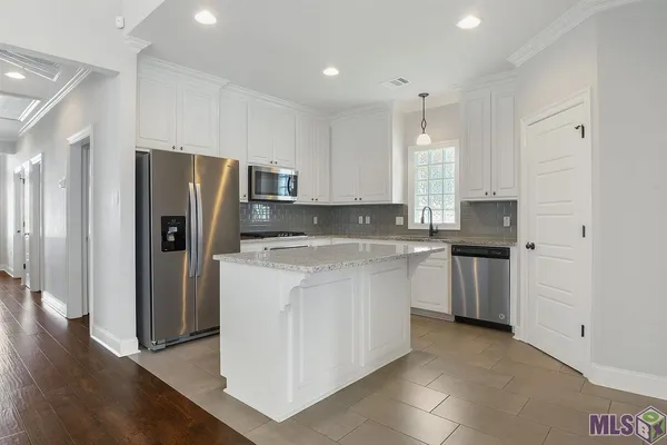 $2,300 | 2619 Cresthaven Avenue, Baton Rouge, LA 70810