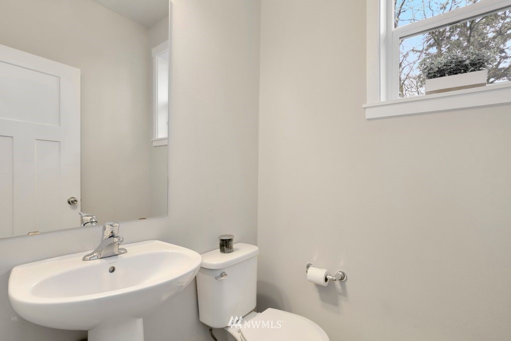 1914 Mayes Road Southeast Lacey, WA 98503 - Photo 15 of 38 Gallery Image 15