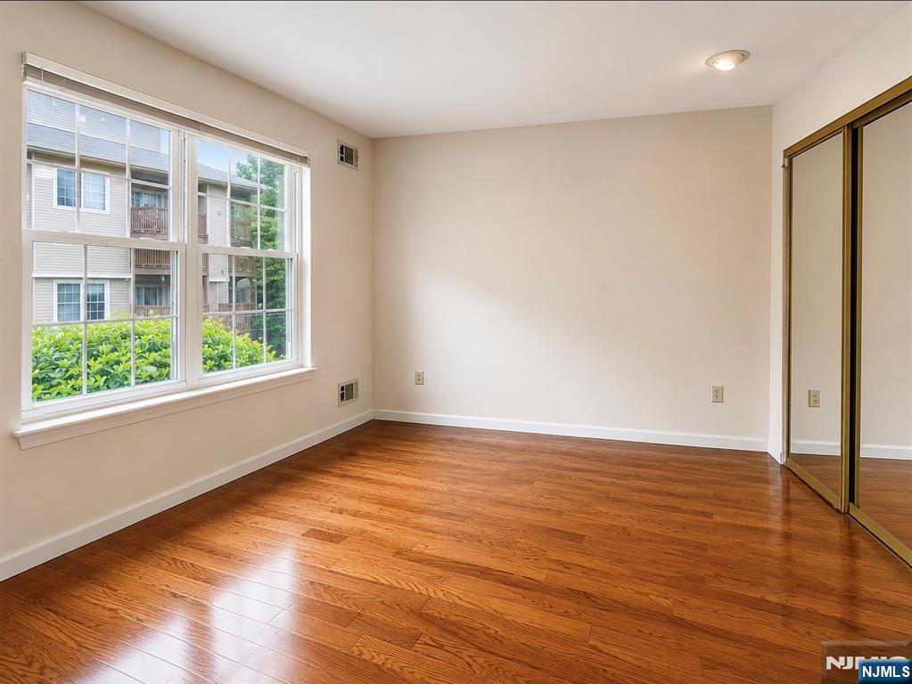 555 Ridge Lane Fort Lee, NJ 07024 - Photo 29 of 42