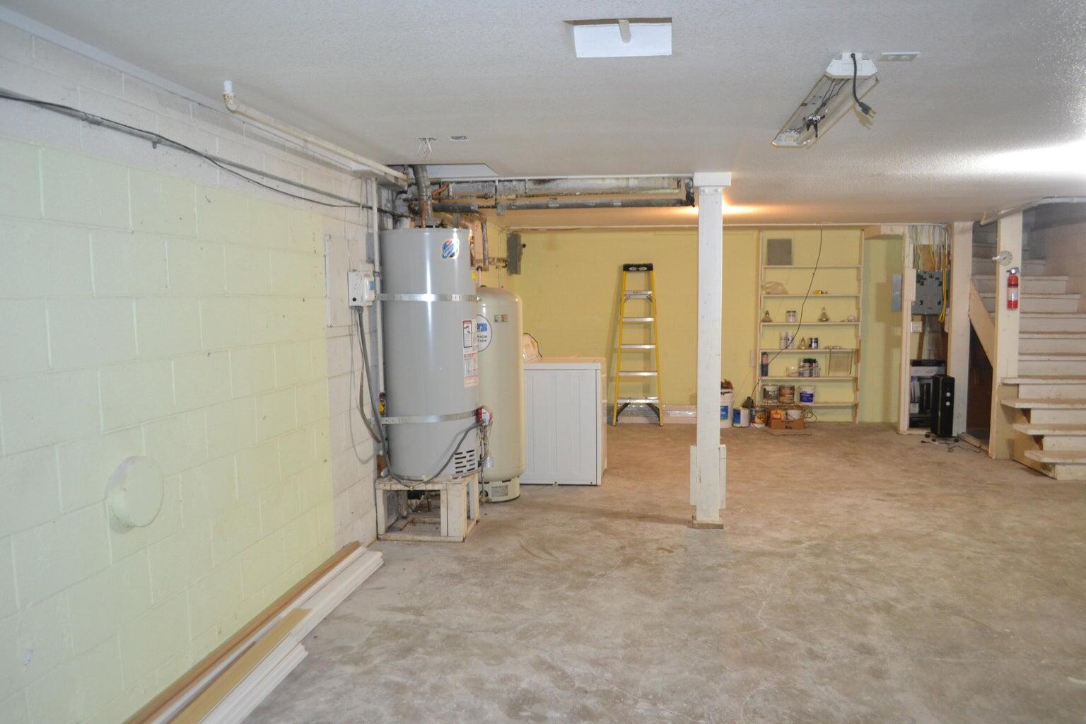 523-400 South Grasshopper Road Termo, CA 96132 - Photo 28 of 44 a view of empty room with wooden floor and cabinet