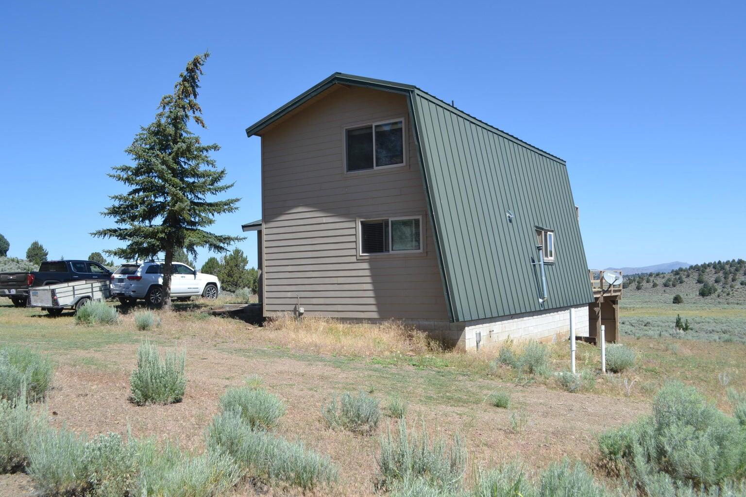 523-400 South Grasshopper Road Termo, CA 96132 - Photo 38 of 44 a view of a house with a yard