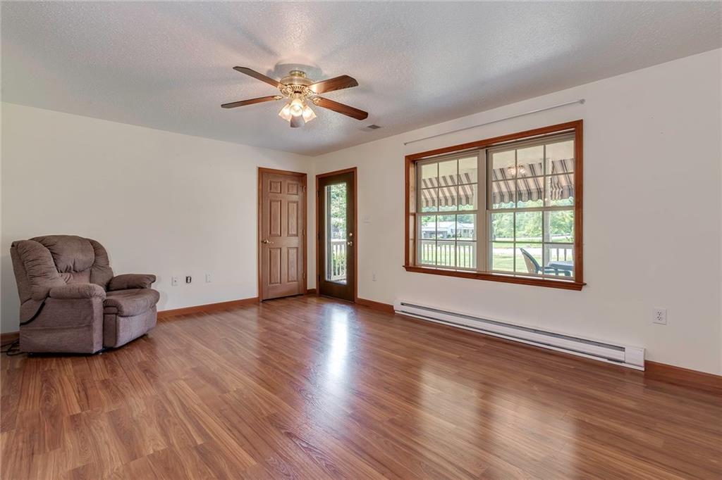 16 Allison Road Bulger, PA 15019 - Photo 5 of 24 Light & Bright Living Room