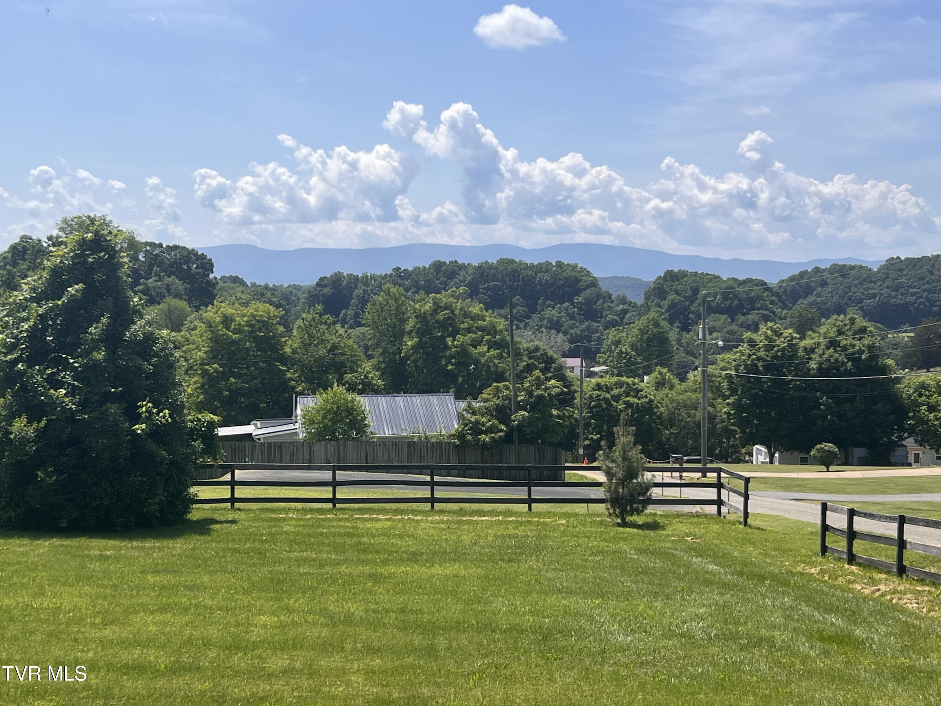 6209 Penn Road Bristol, VA 24202 - Photo 1 of 21 IMG_0583