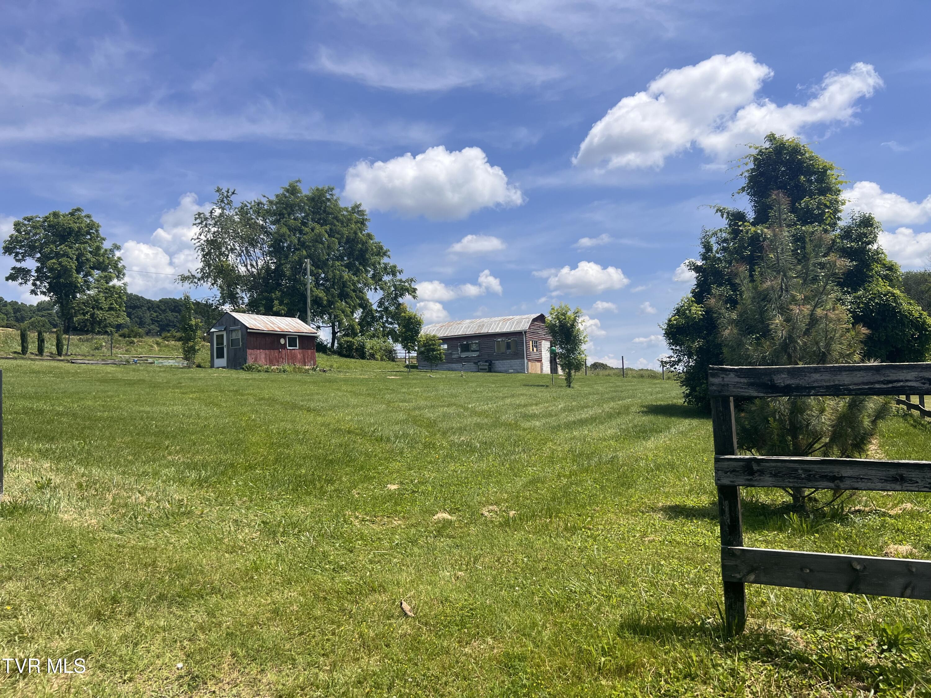 6209 Penn Road Bristol, VA 24202 - Photo 2 of 21 IMG_0592