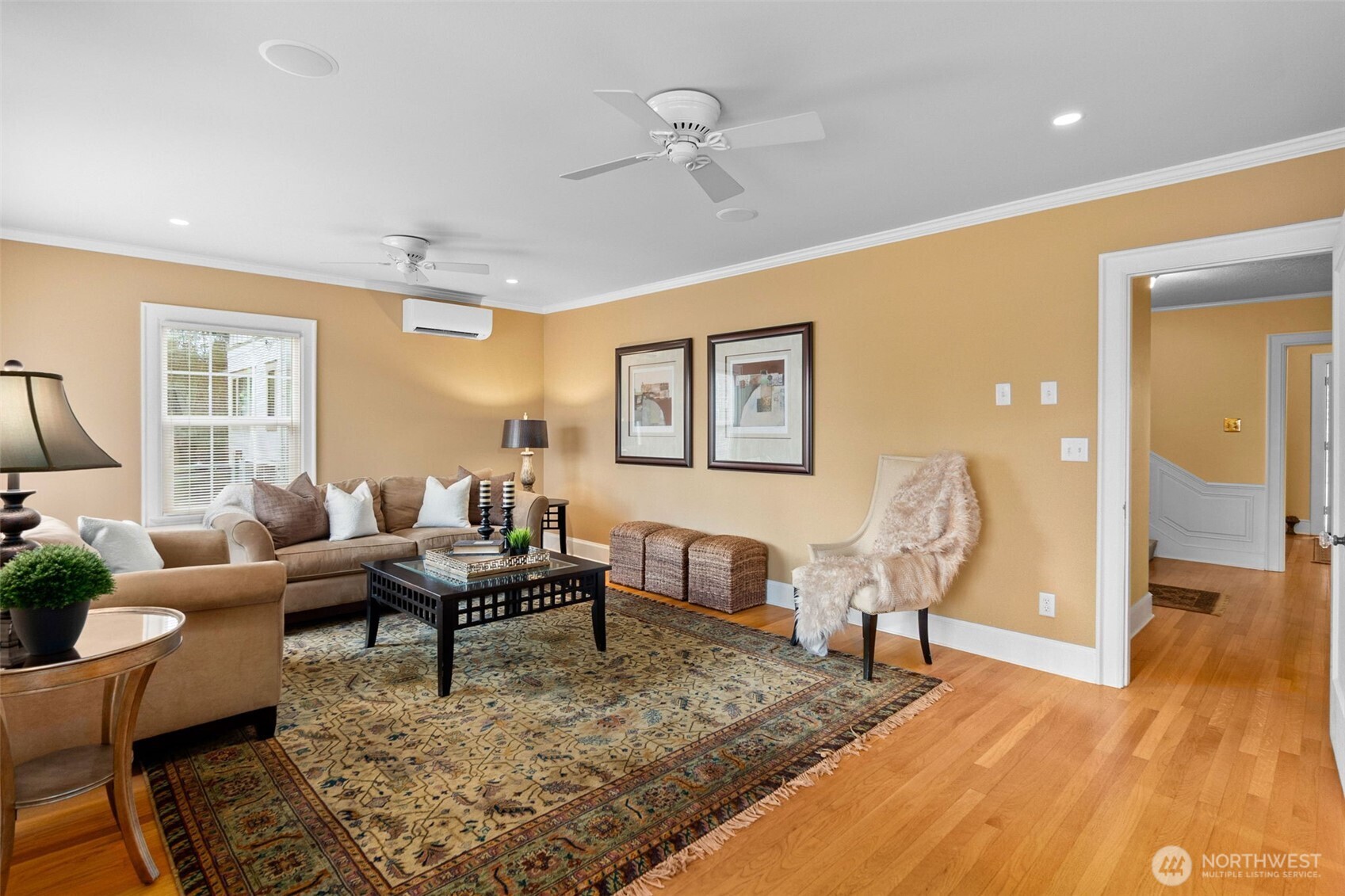 317 West 10th Street Aberdeen, WA 98520 - Photo 20 of 40 a living room with furniture and a wooden floor
