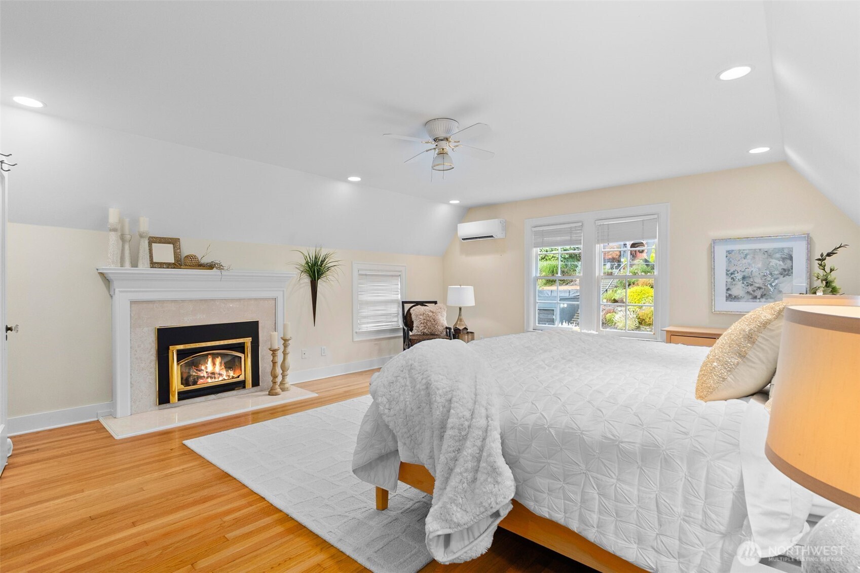317 West 10th Street Aberdeen, WA 98520 - Photo 23 of 40 a living room with furniture and a fireplace