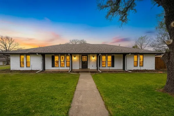 a view of house with a garden