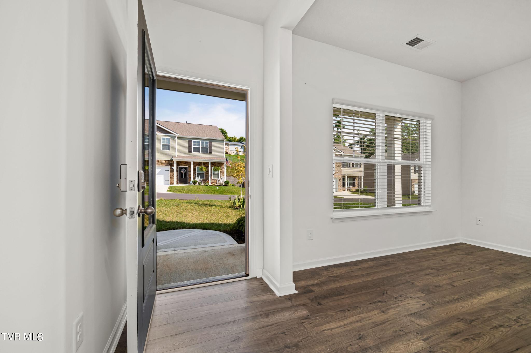 693 Barley Loop Jonesborough, TN 37659 - Photo 7 of 44 693 Barley Loop (15 of 45)