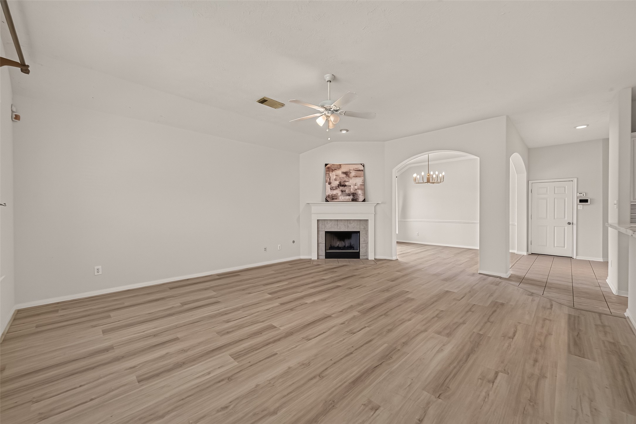 14207 Rolling Hills Lane Rosharon, TX 77583 - Photo 9 of 30 Gallery Image 9