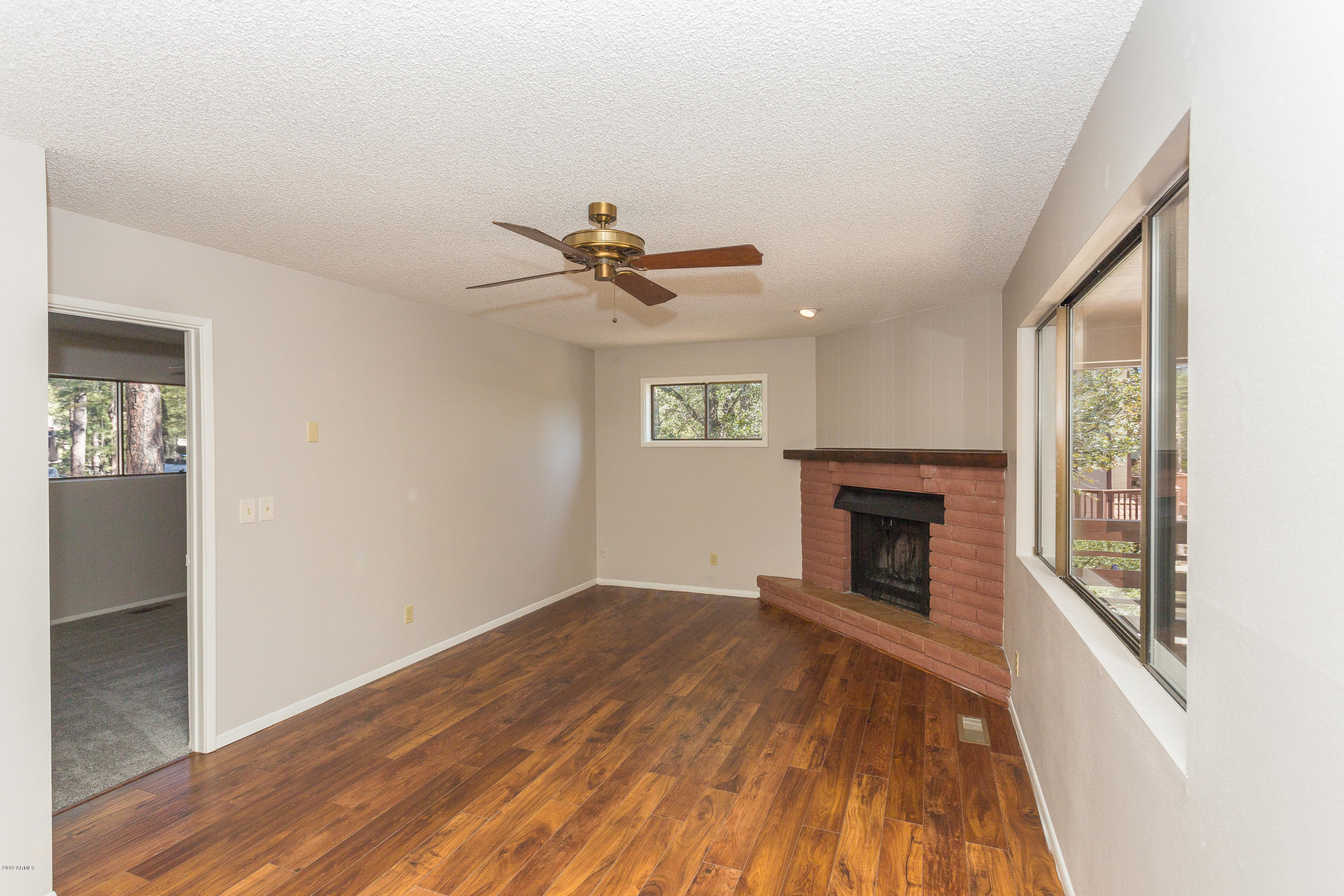 520 Turtleback Road Prescott, AZ 86303 - Photo 4 of 24 004_Living Room