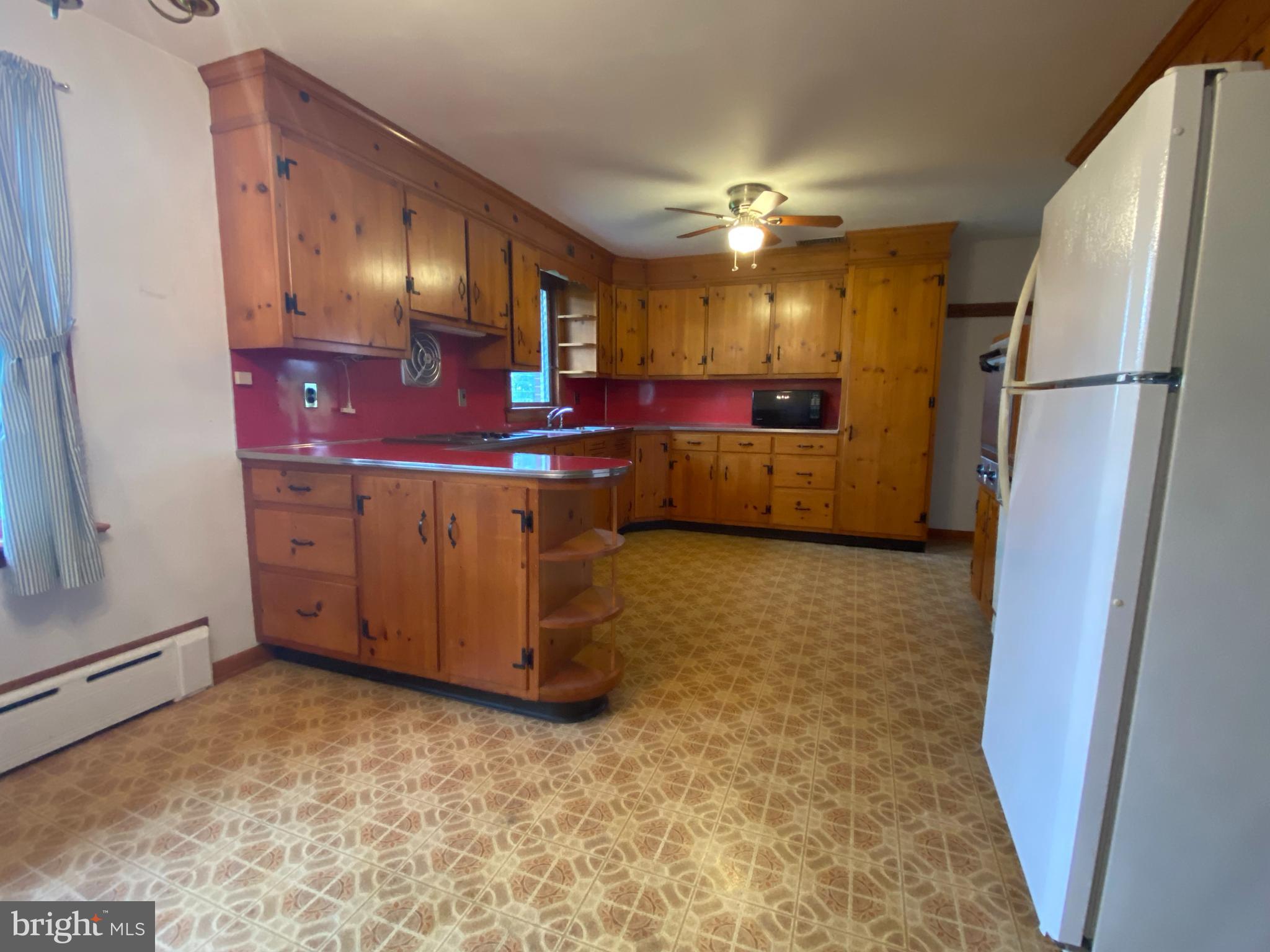 3070 Bedminster Road Perkasie, PA 18944 - Photo 4 of 27