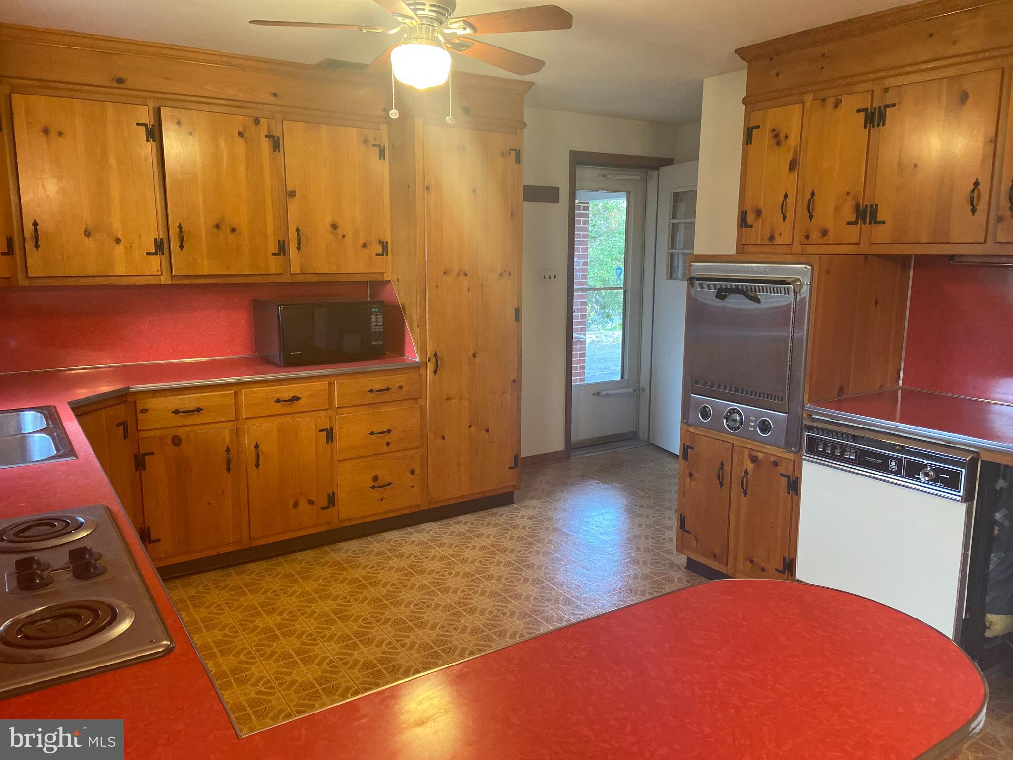 3070 Bedminster Road Perkasie, PA 18944 - Photo 6 of 27