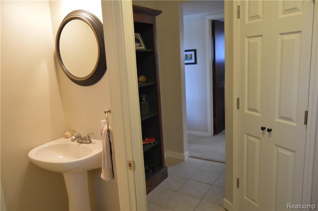 26295 South River Road Harrison Township, MI 48045 - Photo 14 of 26 26295SoRiverRdKaren (19).JPG