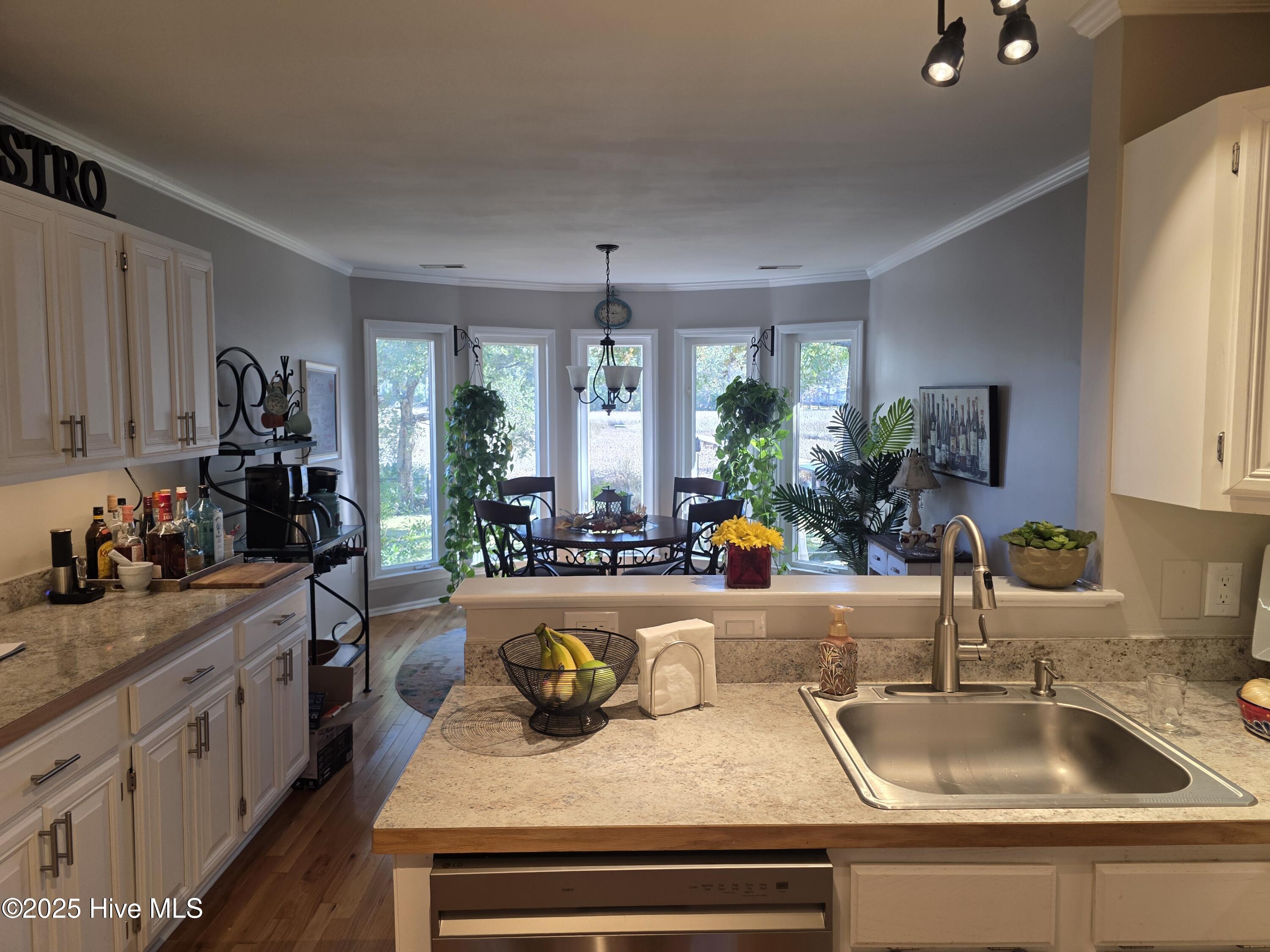 133 Cummins Creek Road Beaufort, NC 28516 - Photo 11 of 37 Kitchen and informal dining area