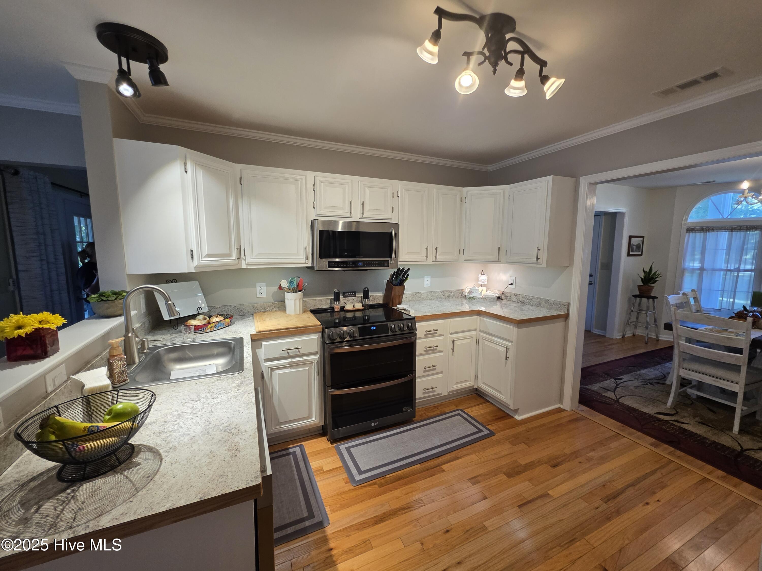 133 Cummins Creek Road Beaufort, NC 28516 - Photo 12 of 37 Kitchen (3)