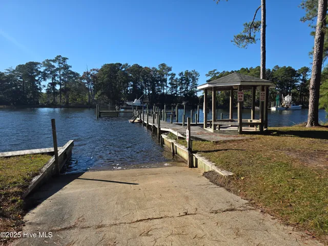 $2,850 | 133 Cummins Creek Road, Beaufort, NC 28516