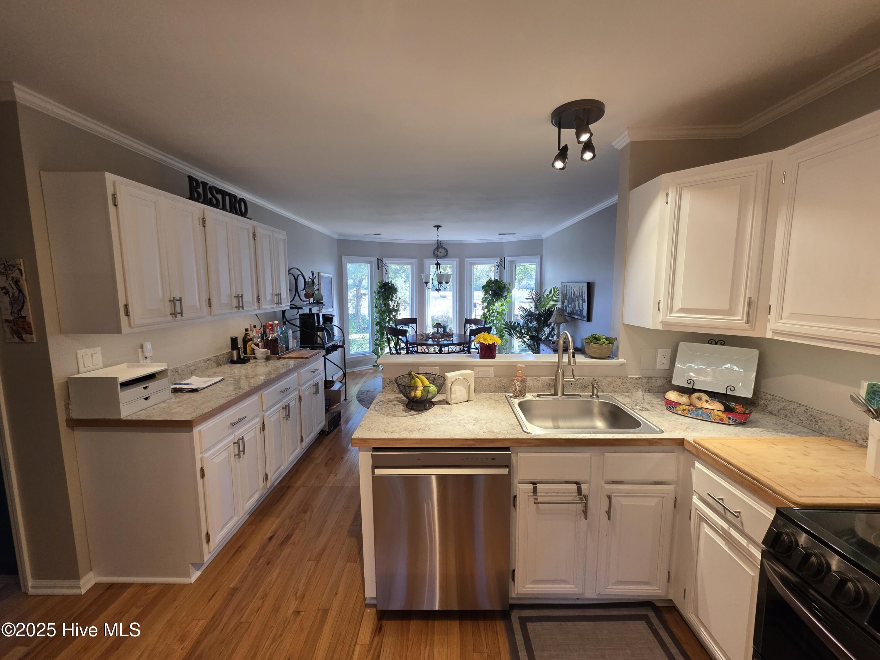 133 Cummins Creek Road Beaufort, NC 28516 - Photo 10 of 37 Kitchen