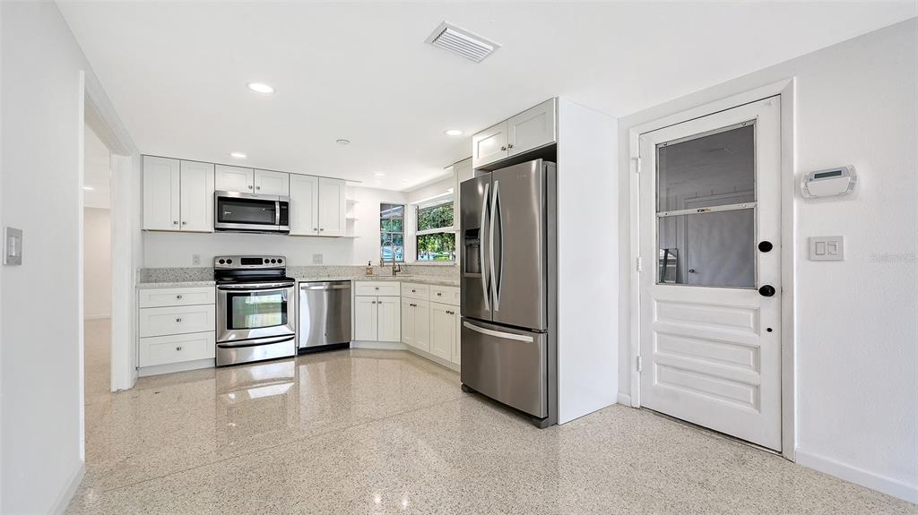 6711 South Lockwood Ridge Road Sarasota, FL 34231 - Photo 17 of 62 Gallery Image 17