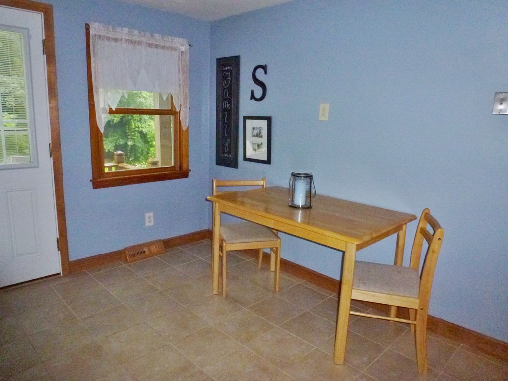 34 Exeter Street West Springfield, MA 01089 - Photo 8 of 25 a dining room with furniture and window