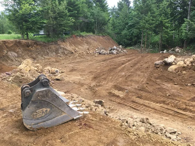a view of a parking space with lots of trees