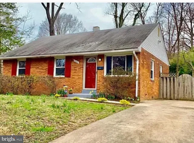 a front view of house with yard