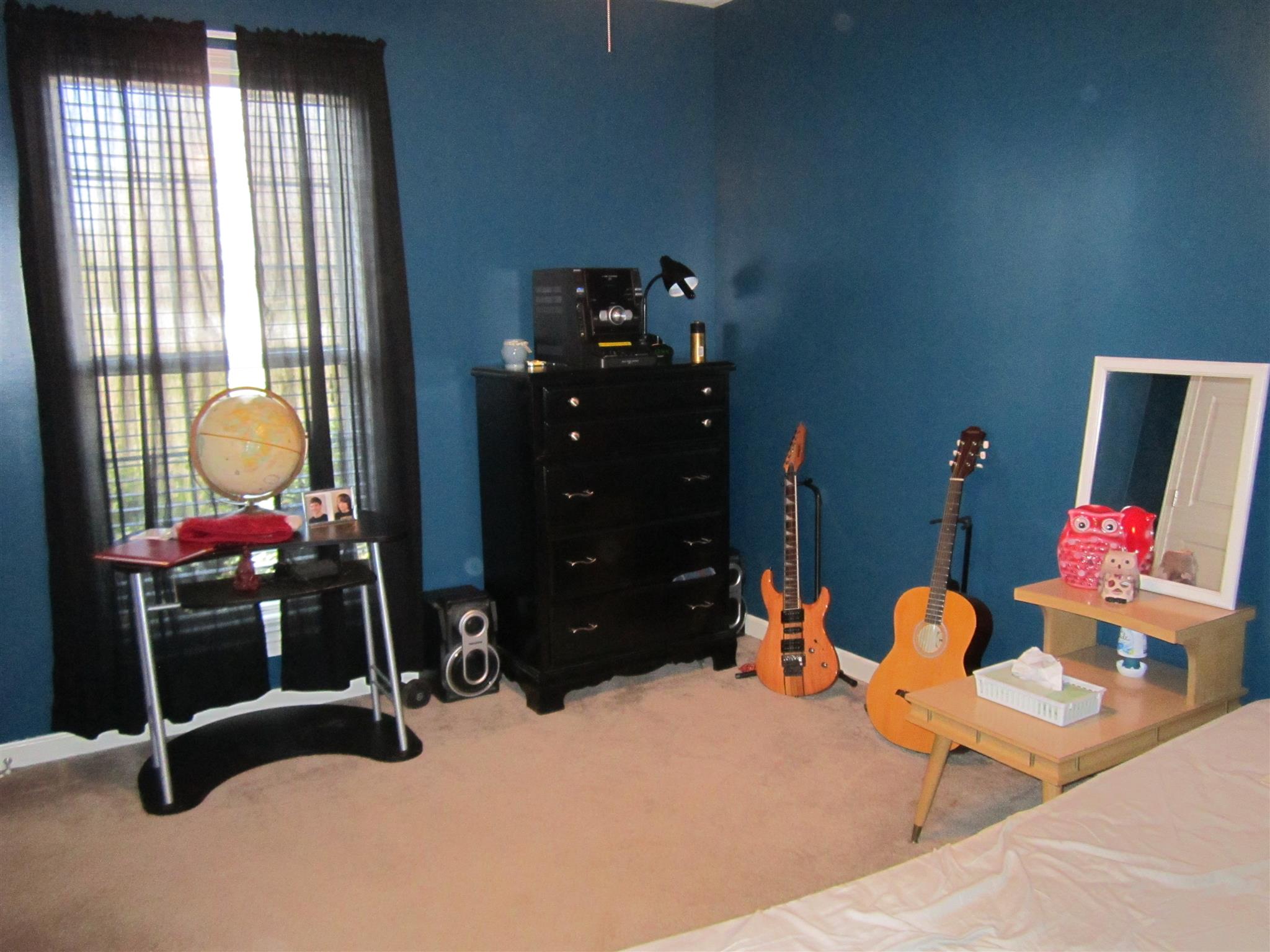 691 Crescent Road Murfreesboro, TN 37128 - Photo 10 of 15 a room with gym equipment and windows