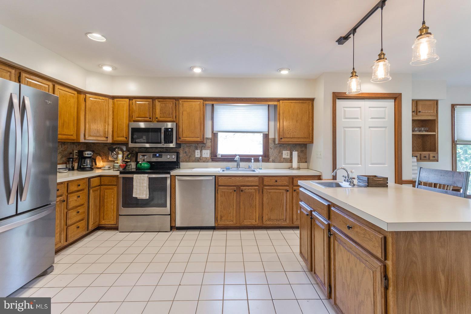 1019 Summit View Drive Newark, DE 19713 - Photo 4 of 41