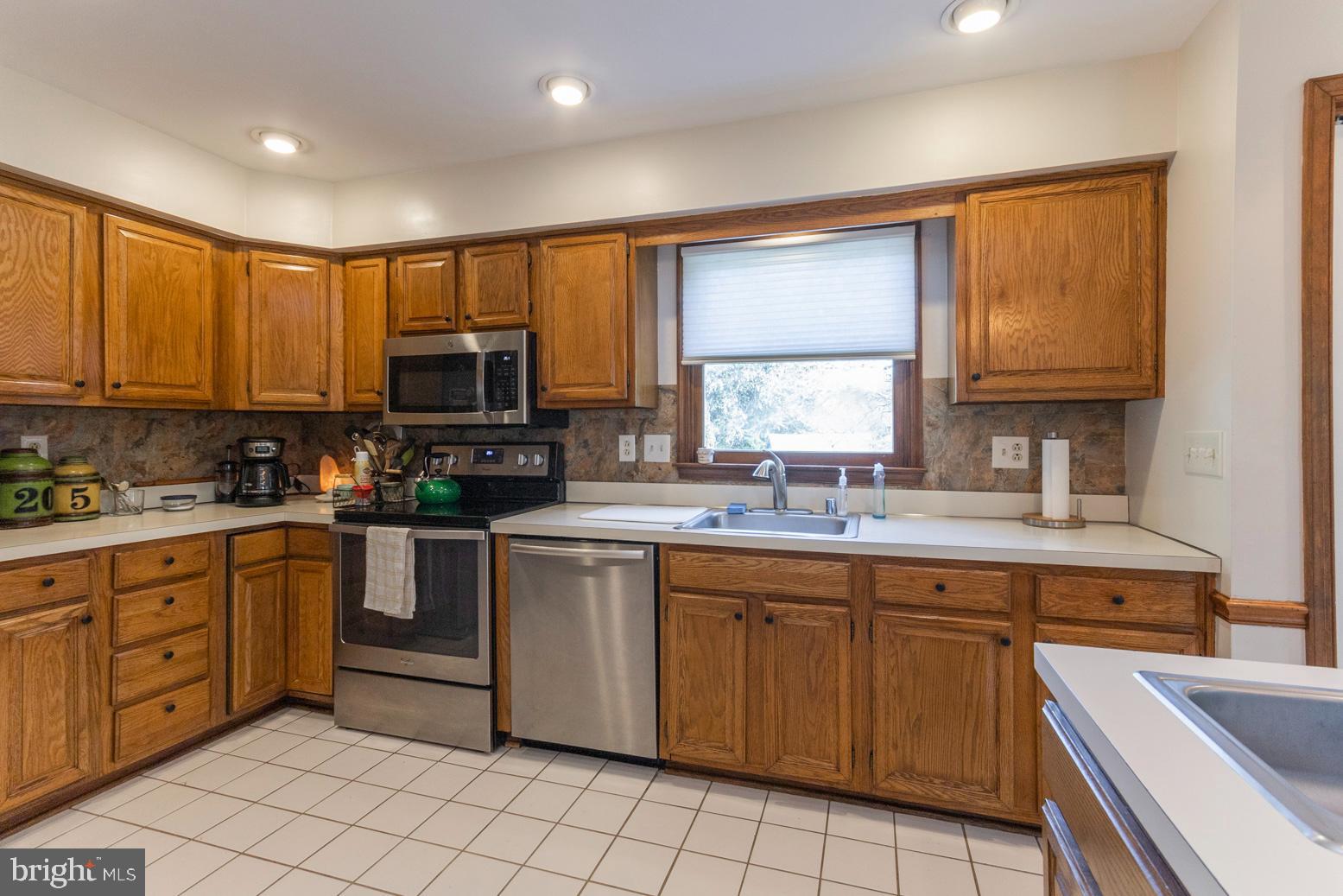 1019 Summit View Drive Newark, DE 19713 - Photo 7 of 41