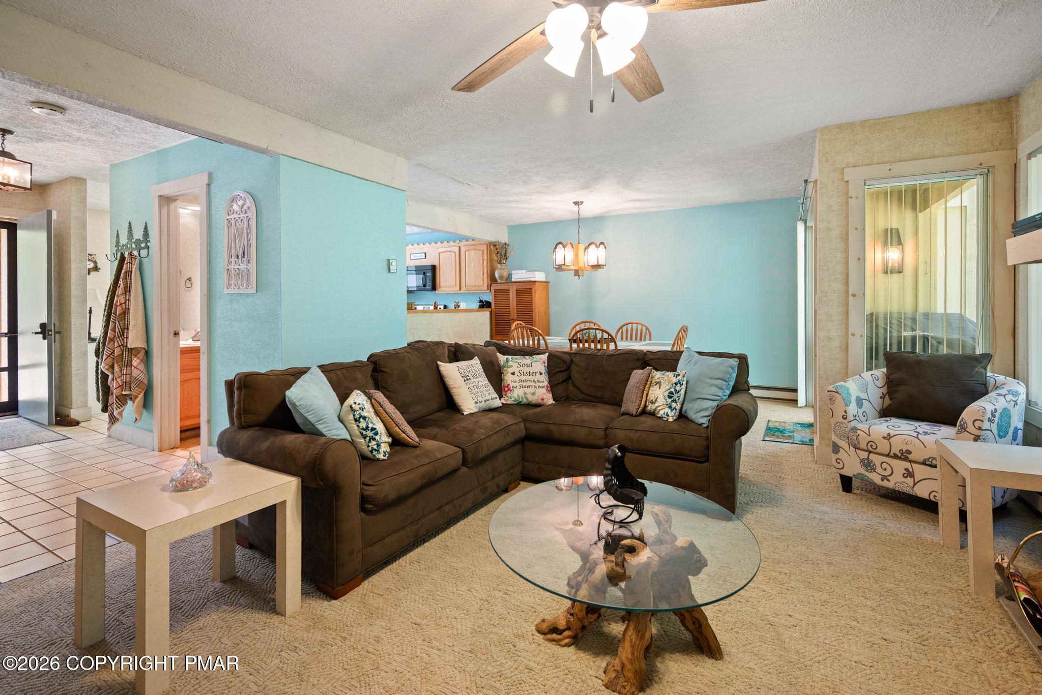 525 Rondaxe Lane Pocono Pines, PA 18350 - Photo 7 of 33 Living Room