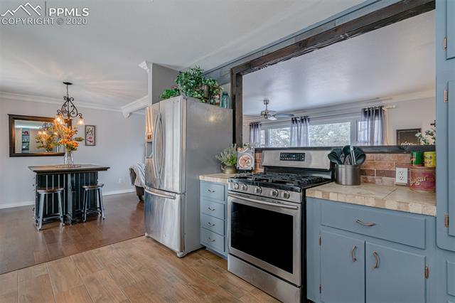 902 Cresta Road Colorado Springs, CO 80906 - Photo 14 of 37 Gallery Image 14