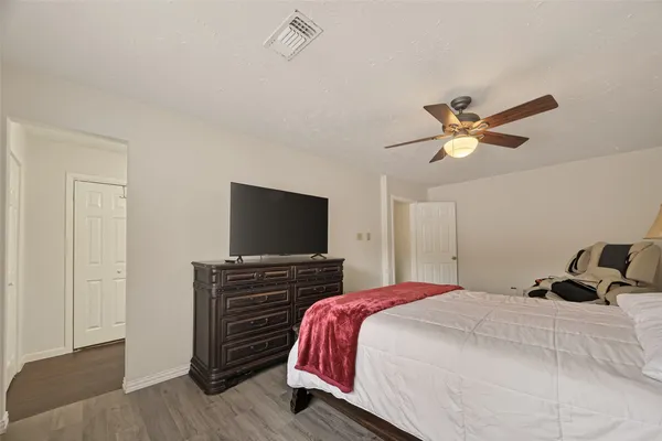 $435,000 | 92 South Waxberry Road, Spring, TX 77381