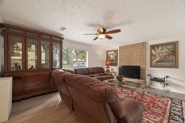 $435,000 | 92 South Waxberry Road, Spring, TX 77381
